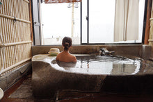 Load image into Gallery viewer, 【March 12】Beppu Tour with a local legend! Beppu&#39;s Horita Hotspring Town (Onsen) Guide
